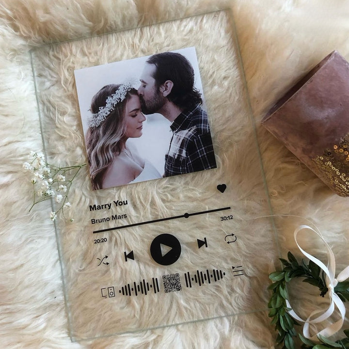 Personalisiertes Spotify Glas mit Acryl Sockel