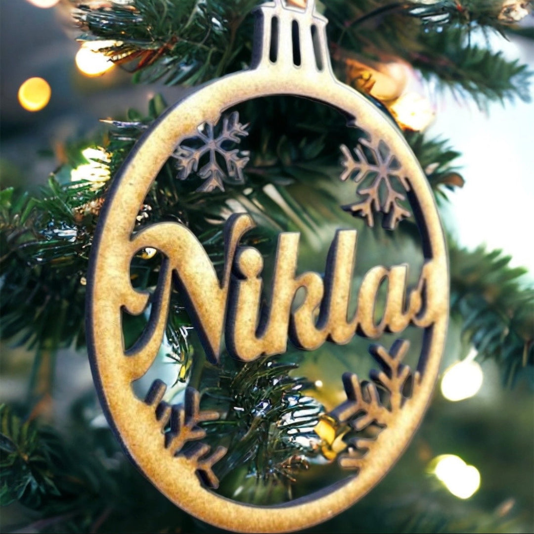 Personalisierter Christbaumschmuck aus Holz